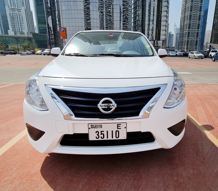 Nissan Sunny 2022 for rent in 迪拜